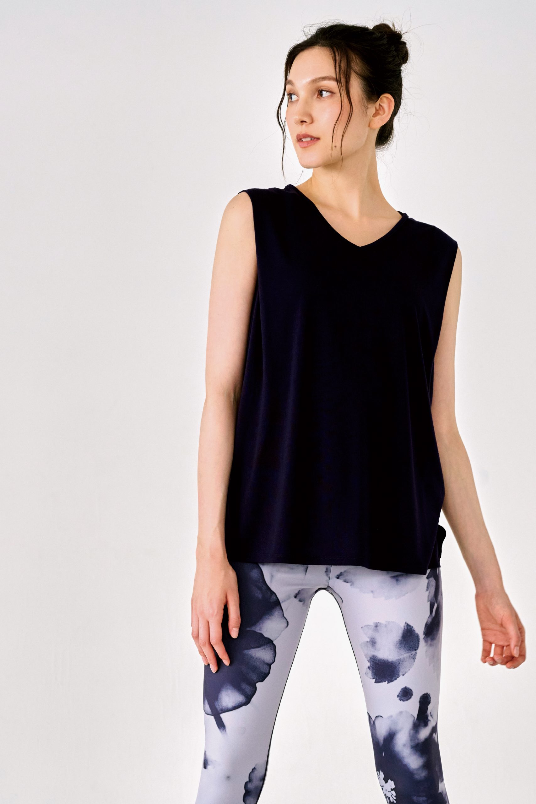 定価2.5万円　新品同様　リアルストーン　ヨガウェア　上下セット　Mサイズ リアルストーン（RealStone）（レディース）レギンス レディース